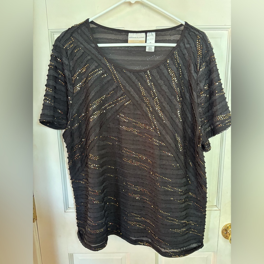 Alfred Dunner Black and Gold Short Sleeve Top, worn once